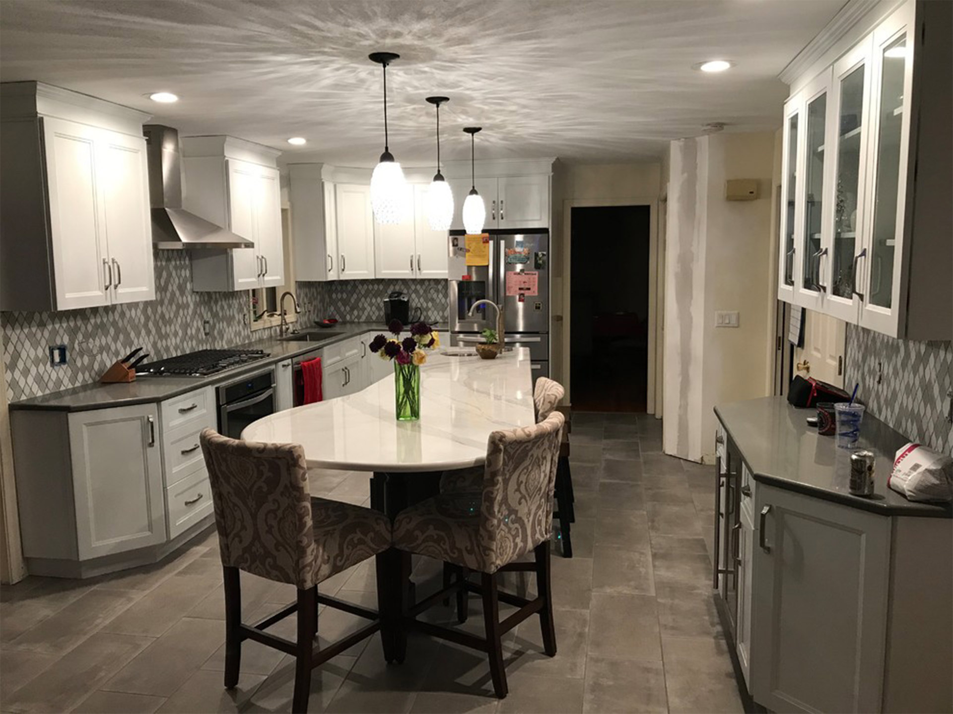 modern kitchen with Cubitec cabinets and quartz countertop